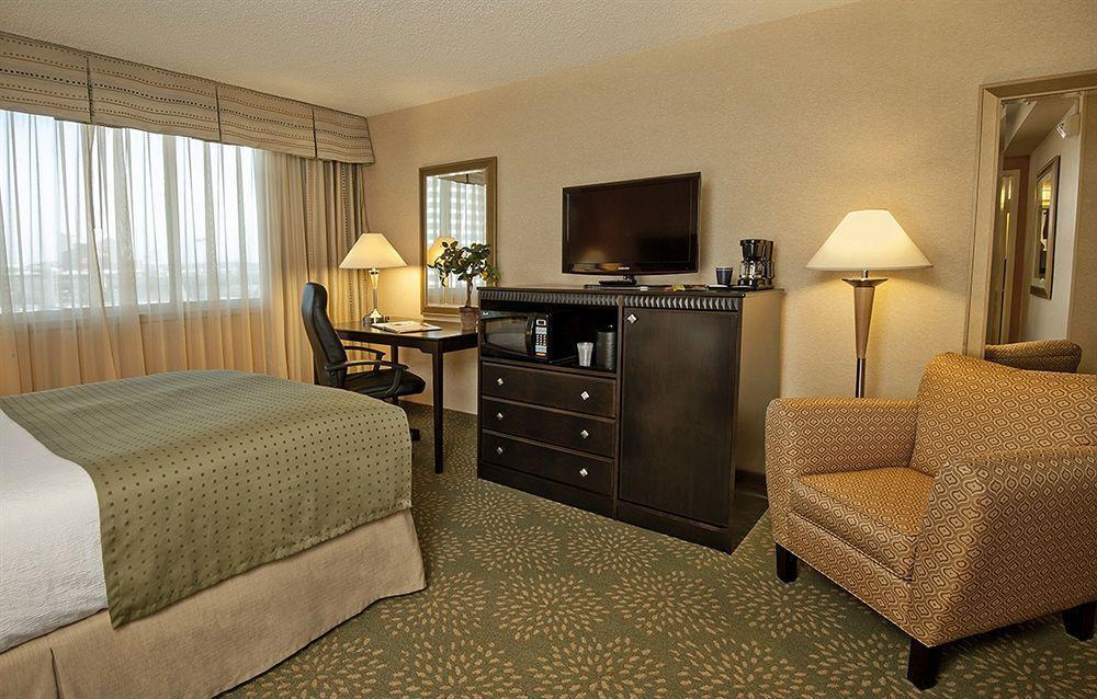 Holiday Inn Alexandria At Carlyle By Ihg Extérieur photo