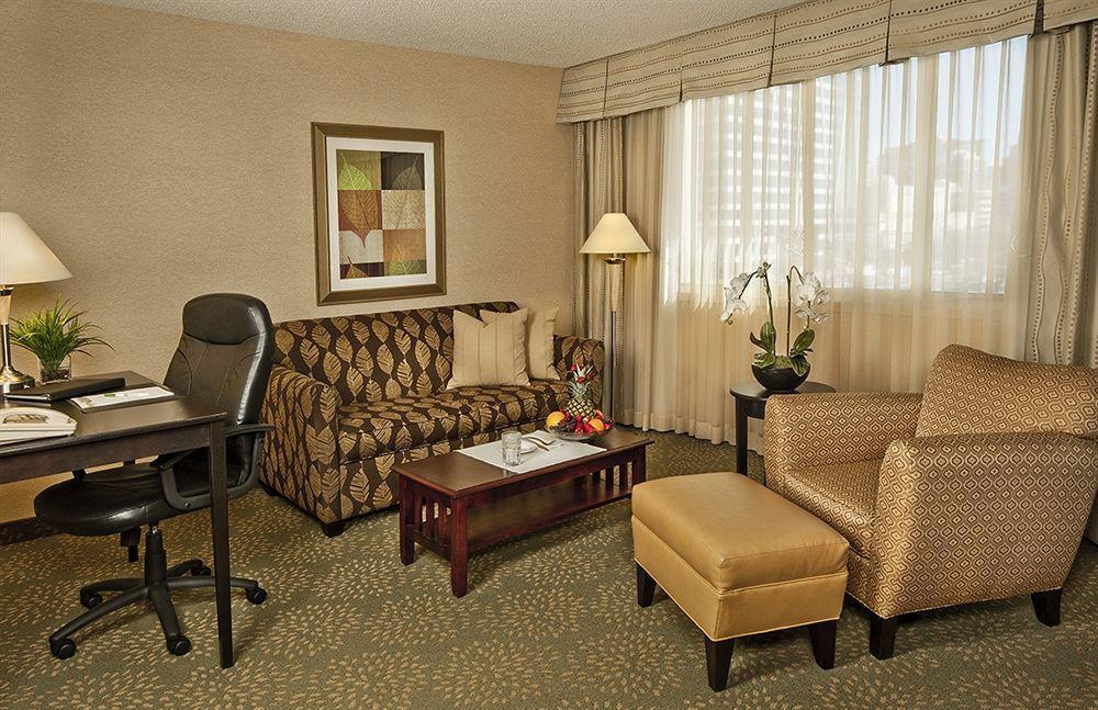 Holiday Inn Alexandria At Carlyle By Ihg Extérieur photo