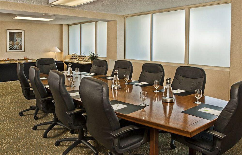 Holiday Inn Alexandria At Carlyle By Ihg Extérieur photo